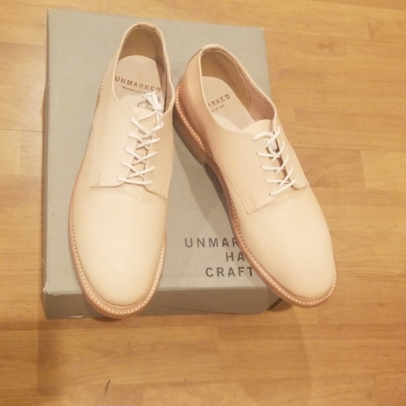 Unmarked hand crafted derby shoe.https://www.unmar - Picture 3 of 4